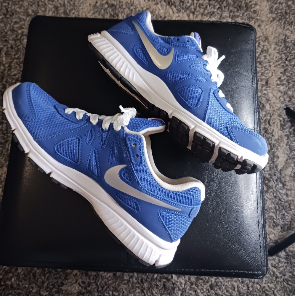 EUC Nike Revolution 2 Womens Running Shoes